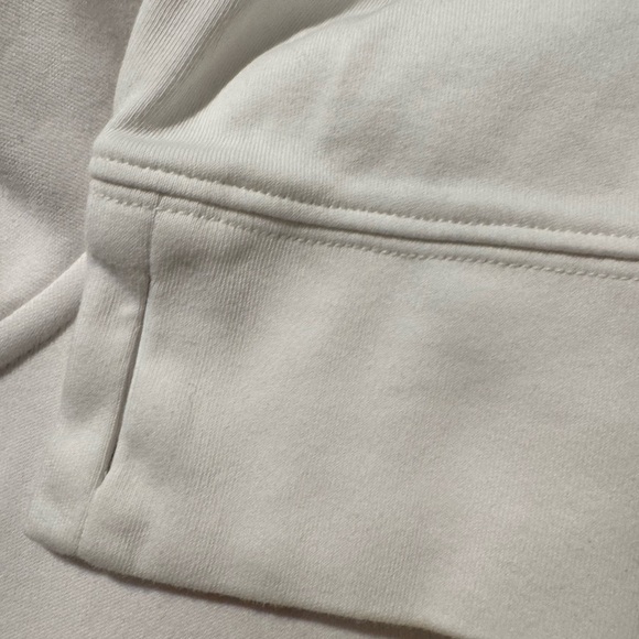 Vineyard Vines Women's white cotton pullover sweatshirt
Size XL - Picture 5 of 7